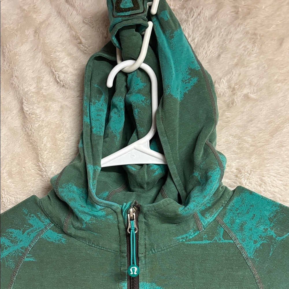 lululemon athletica Green and Teal Sweater - Picture 3 of 3